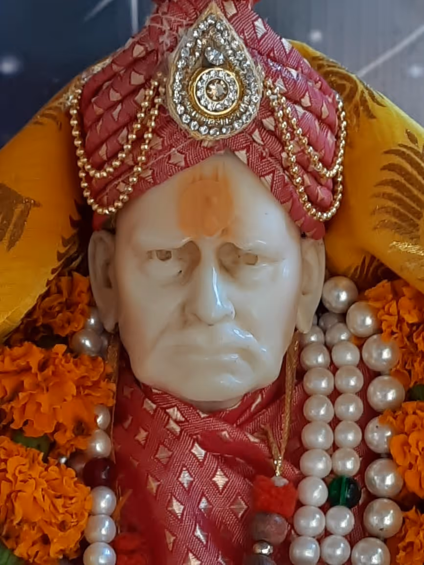 मठात गुरुपौर्णिमा उत्सवाची सजावट